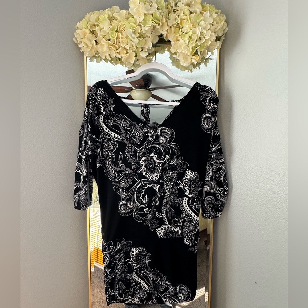 White House Black Market Asymmetrical Black White Blouse can be used mini dress